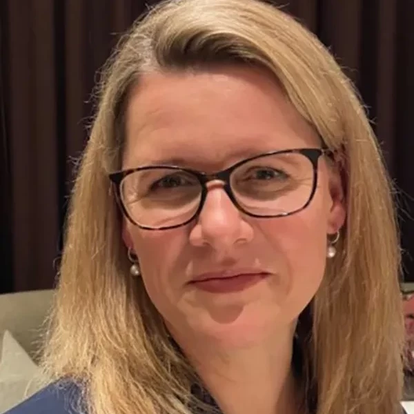 Iris Tuechter